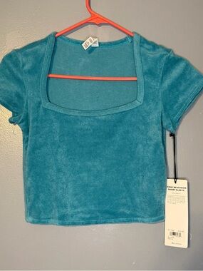 ✨ Alo Yoga Terry Beachside Short Sleeve Crop Top – Size XS (NWT) ✨